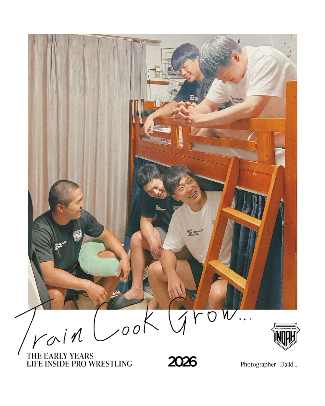 【受注限定】THE EARLY YEARS 2026 “BEDROOM” グラフィック T シャツ
