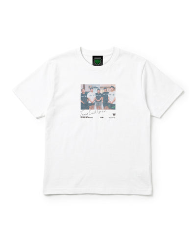 THE EARLY YEARS 2026 “KITCHEN” グラフィック T シャツ